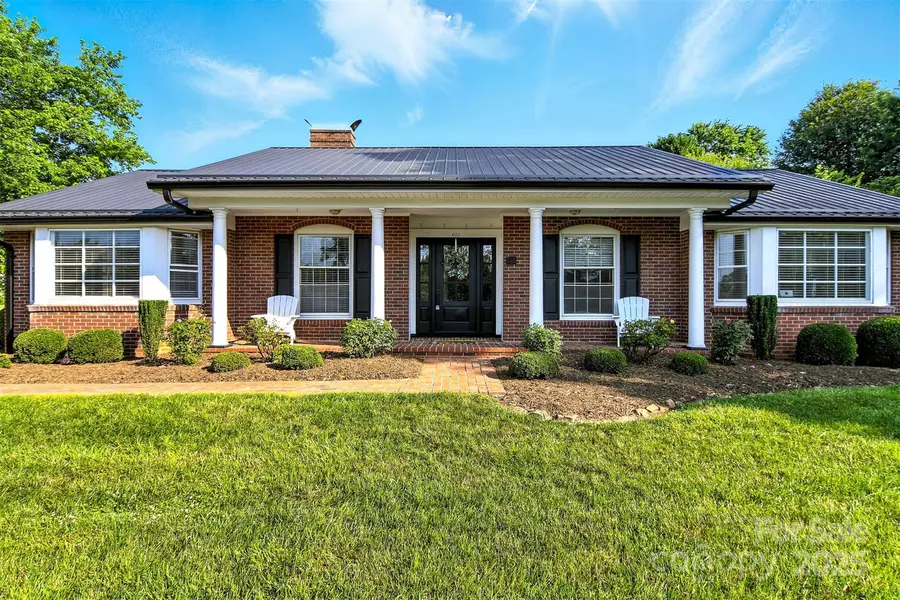 601 Pennell ST NE, Lenoir, NC 28645