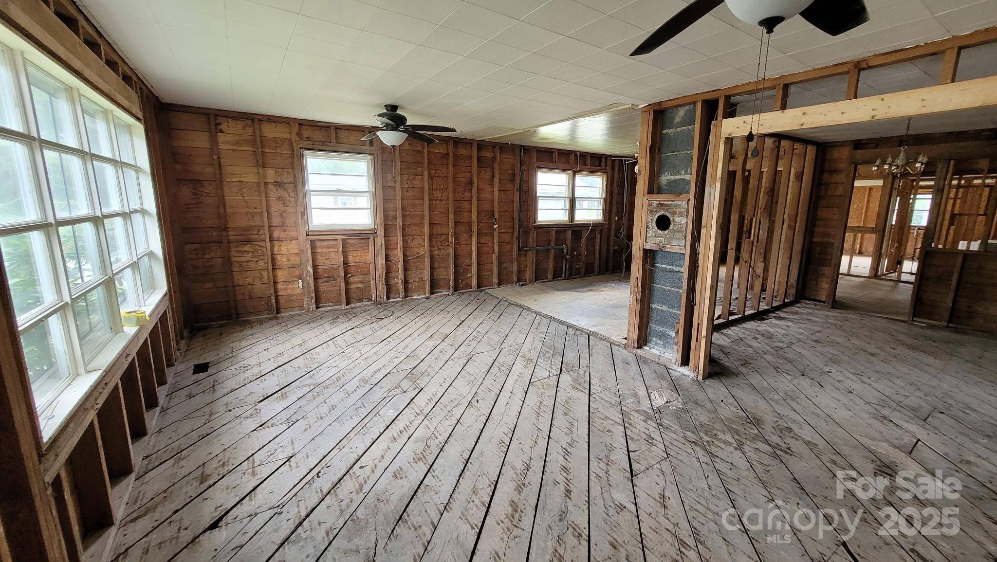 Waynesville, NC 28786,233 Rogers ST