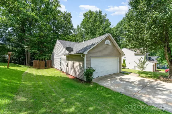 Charlotte, NC 28216,5914 Redding RD
