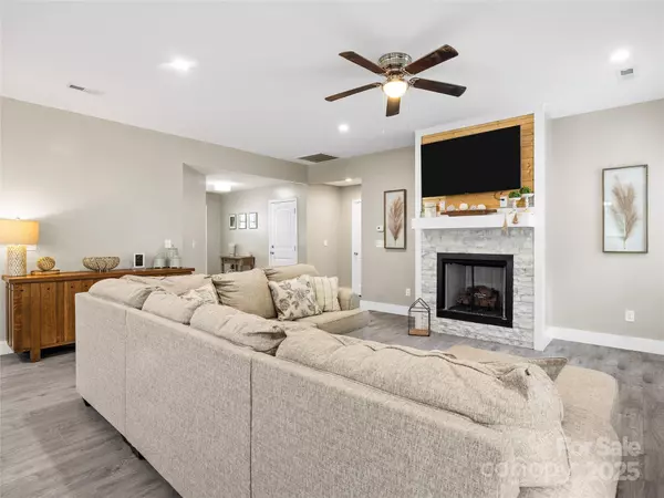Gaffney, SC 29341,226 Oak Brook LN #21