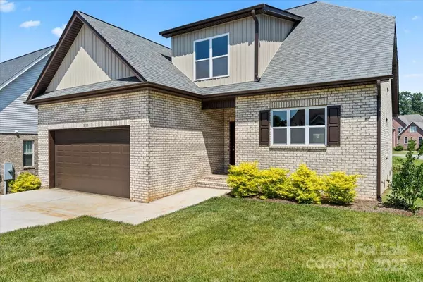 1033 12th Avenue DR NW, Hickory, NC 28601