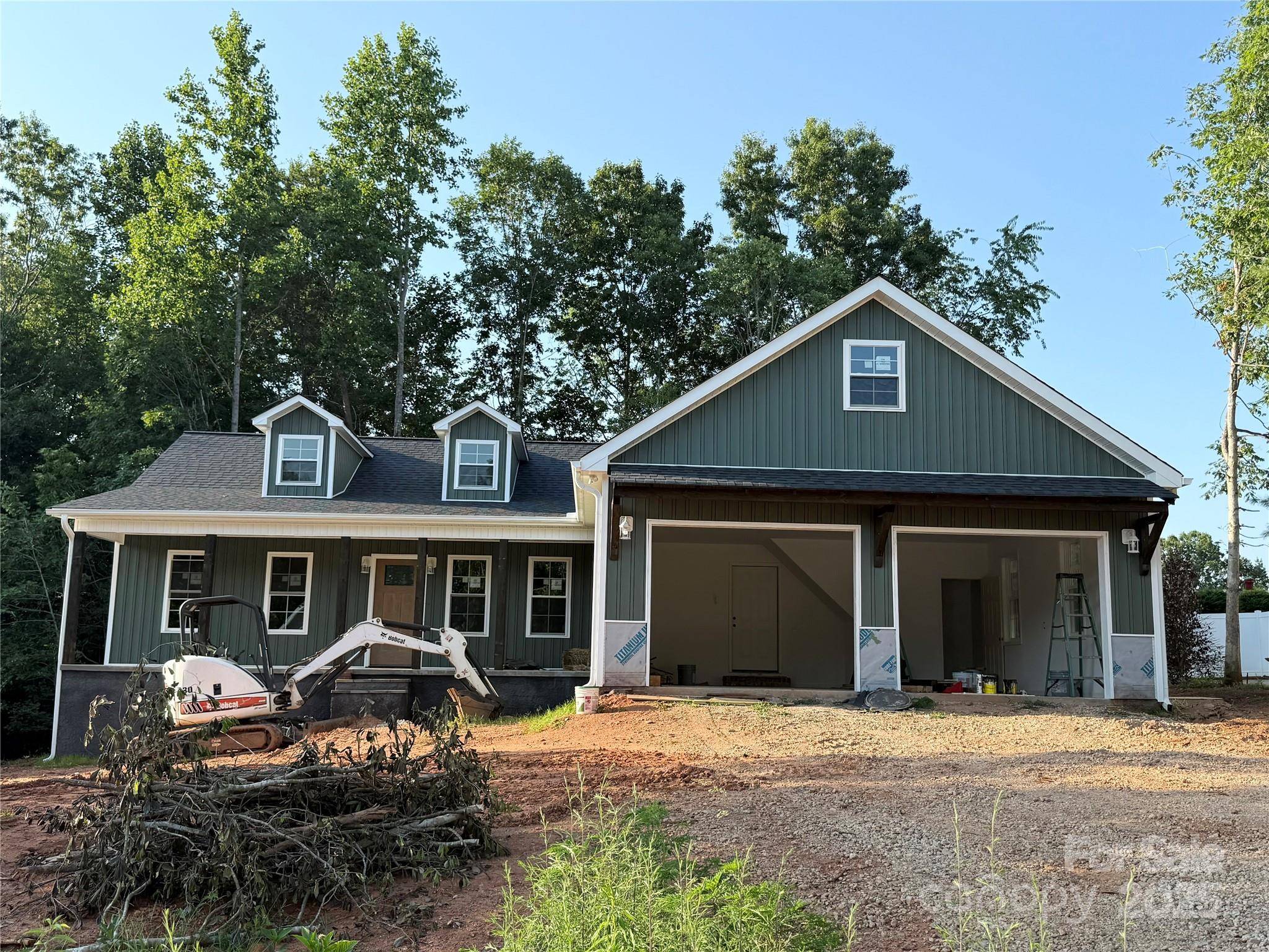 105 Elk Creek LN, Hudson, NC 28638
