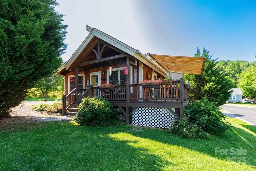 24 Carsen LOOP, Waynesville, NC 28785
