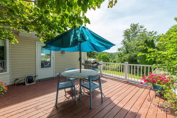 Asheville, NC 28805,12 Apple Tree WAY