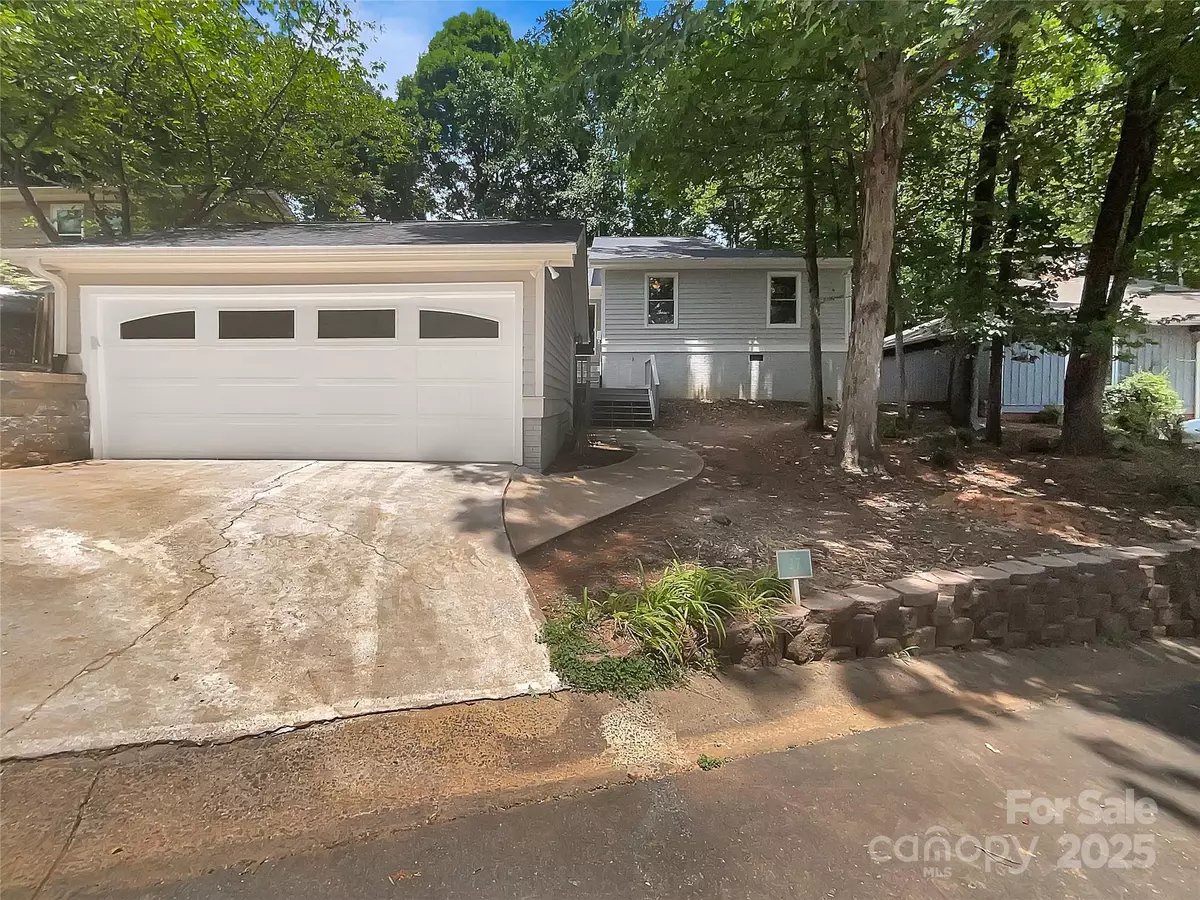 Clover, SC 29710,27 Quayside CT