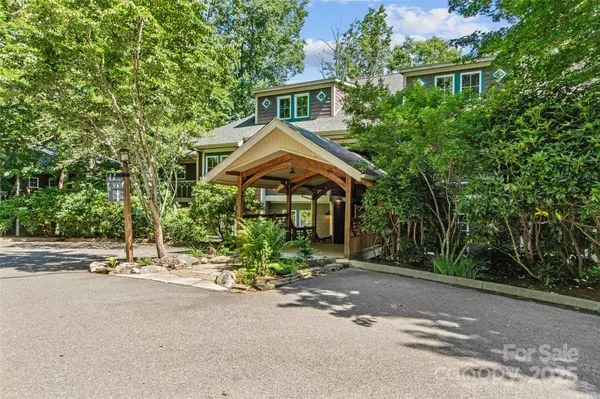 Burnsville, NC 28714,300 Creekside WAY #B-101