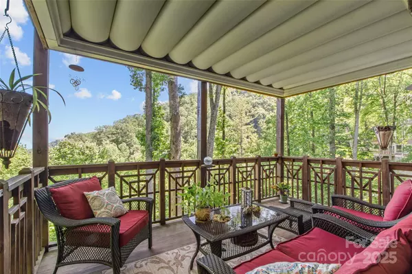 Burnsville, NC 28714,300 Creekside WAY #B-101