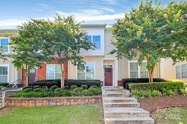 2726 Tranquil Oak PL, Charlotte, NC 28206