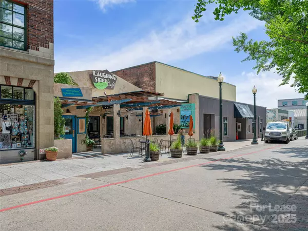 Asheville, NC 28801,40 Wall ST