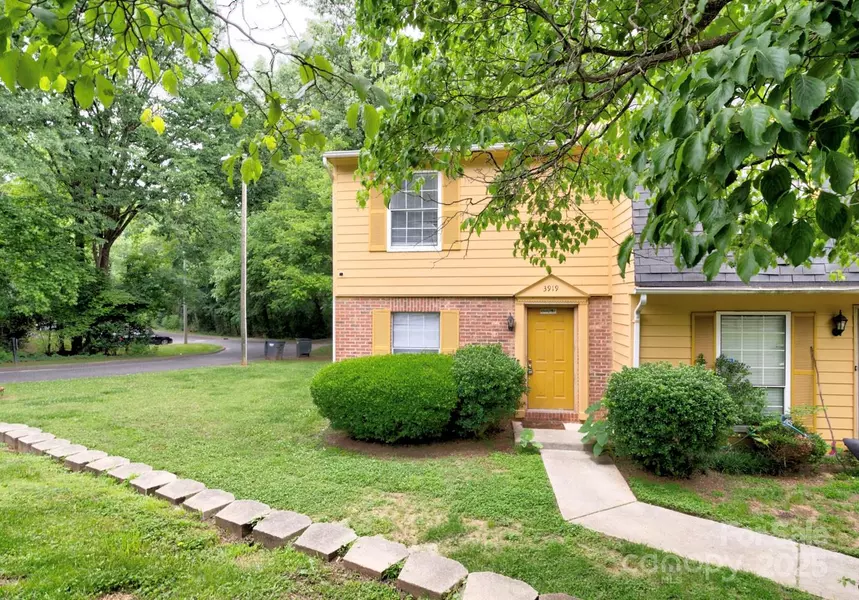 3919 Briarhill DR, Charlotte, NC 28215