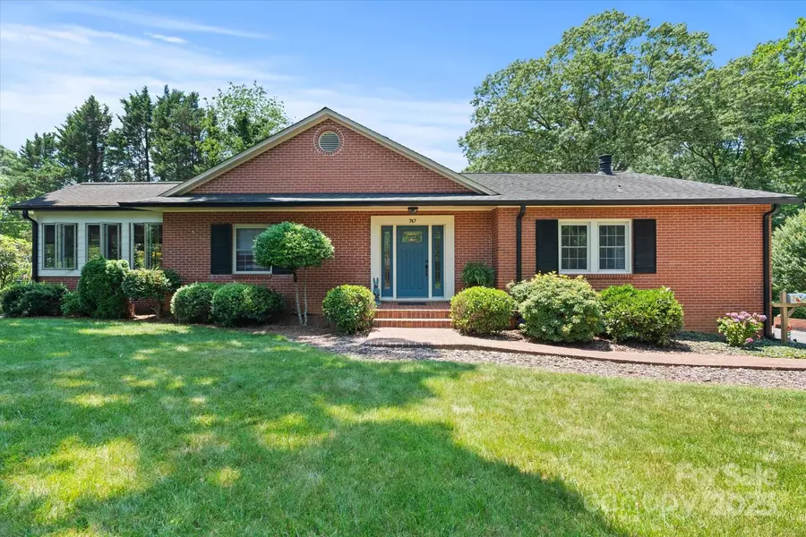 747 9th ST NW, Hickory, NC 28601