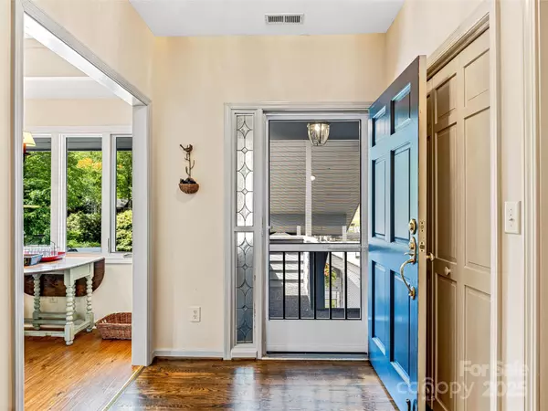 Lake Toxaway, NC 28747,66 Country Club Village DR