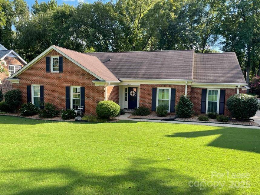 9524 Deer Spring LN, Charlotte, NC 28210