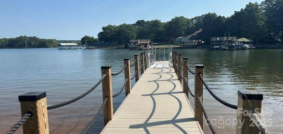 126 Aqua DR, Mooresville, NC 28117