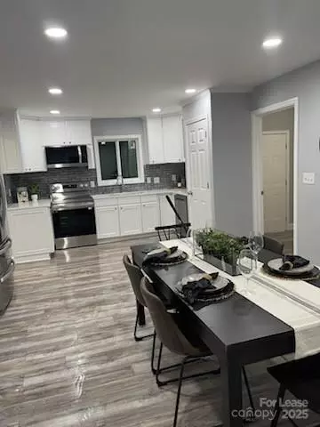 Charlotte, NC 28215,5717 Ruth DR