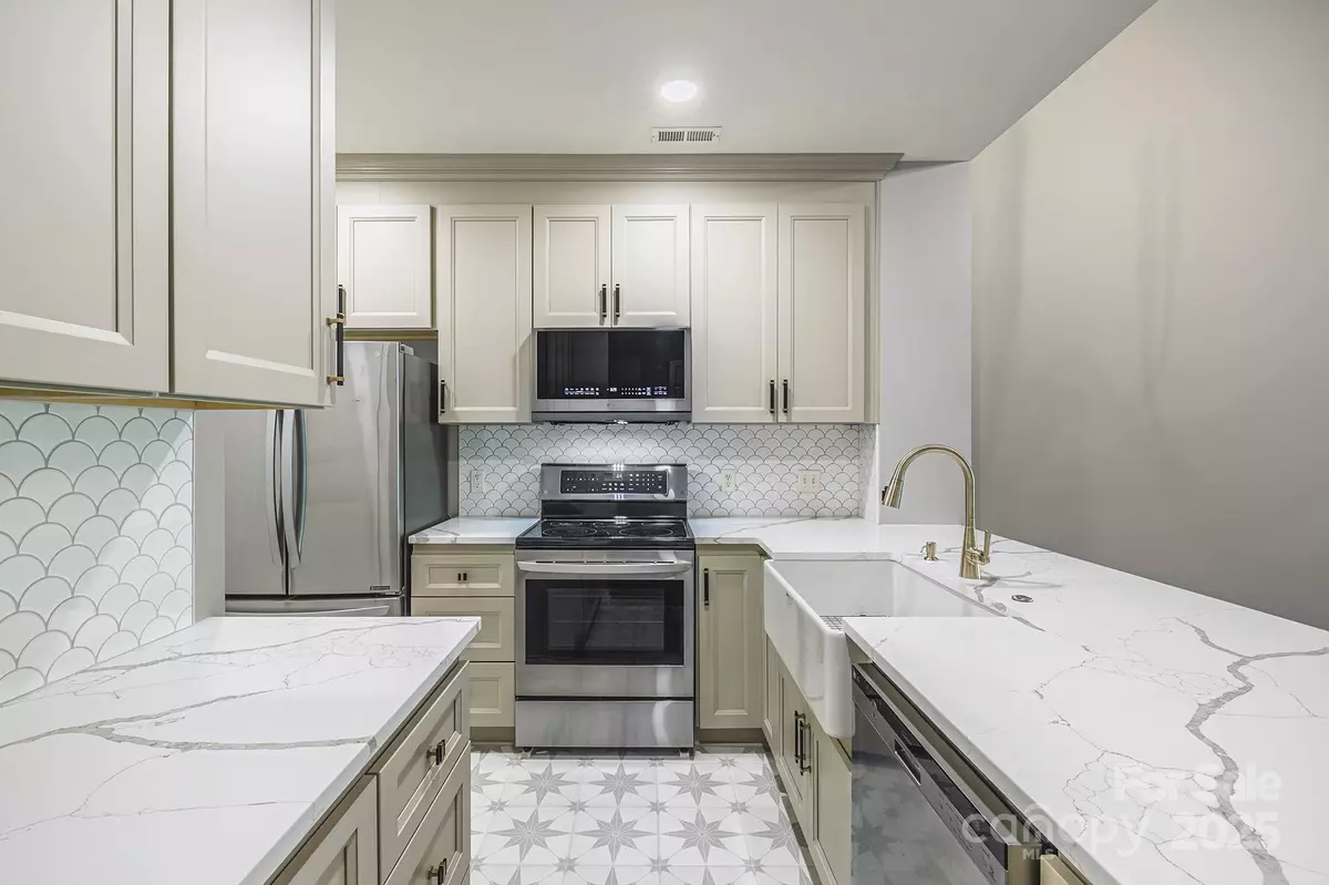 Davidson, NC 28036,795 Peninsula DR