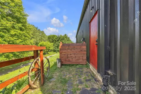 Lansing, NC 28643,9211 NC HWY 194 HWY N