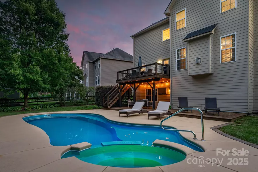 1807 Robbins Meadows DR, Waxhaw, NC 28173
