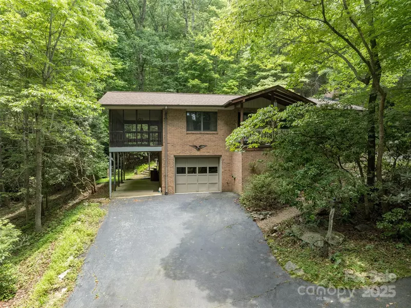 2344 Valencia DR, Hendersonville, NC 28791