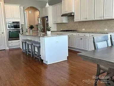 Charlotte, NC 28211,4736 Water Oak RD