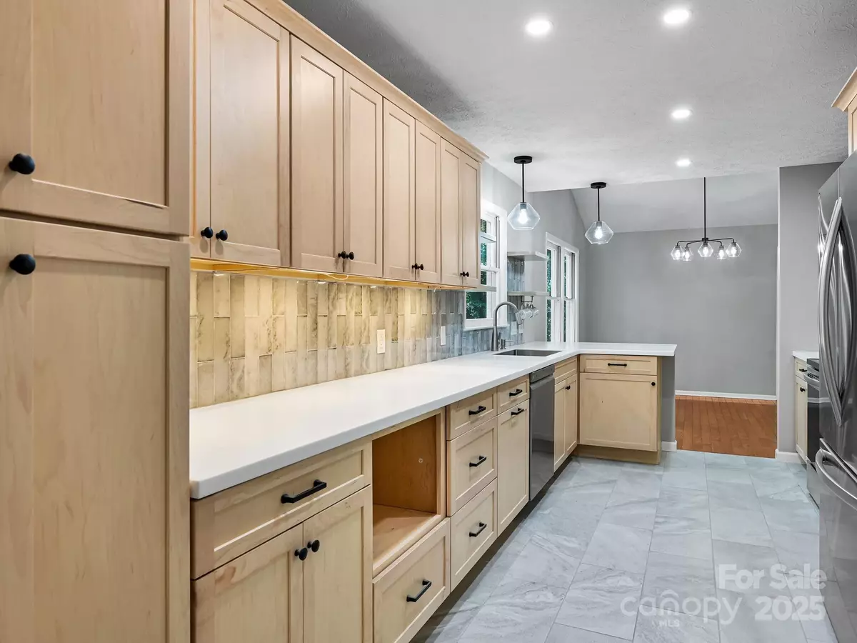 Hendersonville, NC 28791,210 Fernwood DR