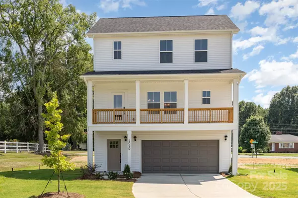 2063 Sadler Woods LN, Charlotte, NC 28214