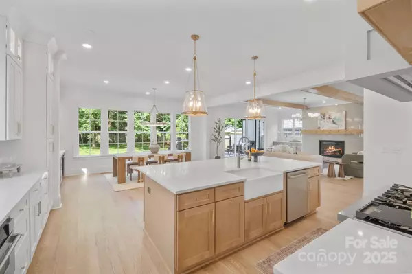Charlotte, NC 28211,4349 Castleton RD