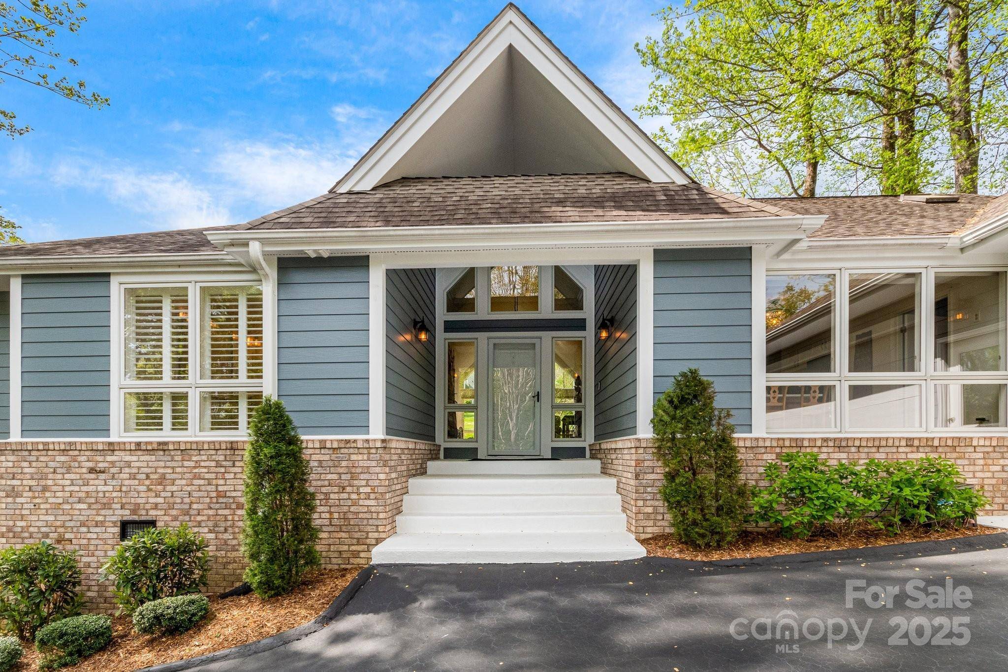 Flat Rock, NC 28731,118 Broadmoor DR