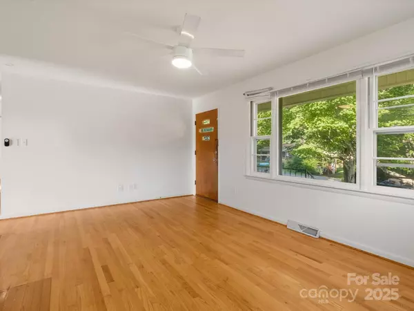 Asheville, NC 28806,21 Cedar Hill CIR