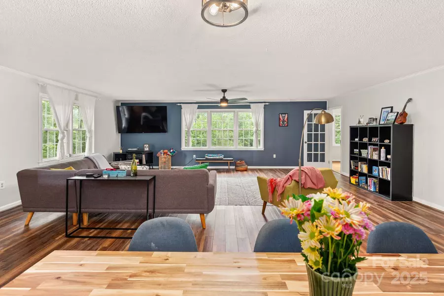 32 Tucker RD, Black Mountain, NC 28711