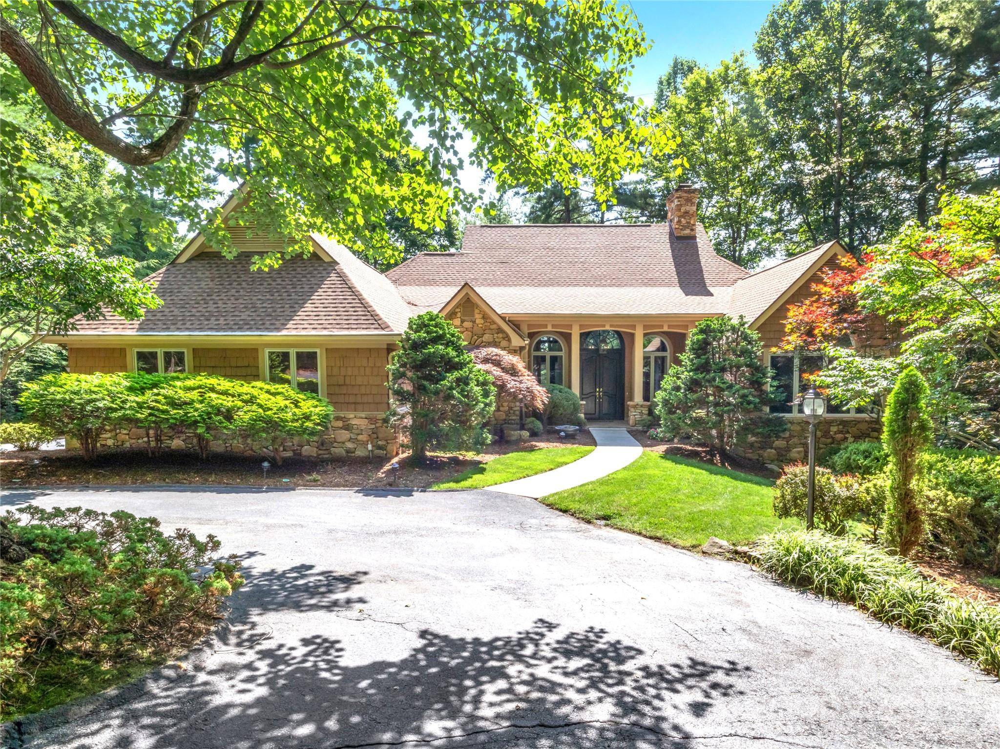Hendersonville, NC 28739,201 Didrikson WAY