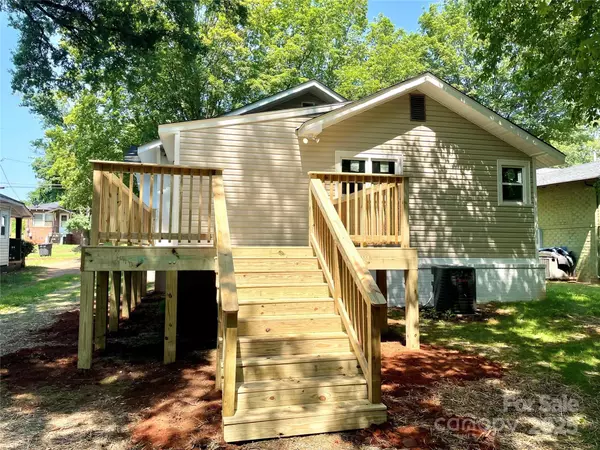 Statesville, NC 28677,137 Woodlawn DR
