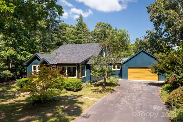 136 Graveyard RD, Fairview, NC 28730
