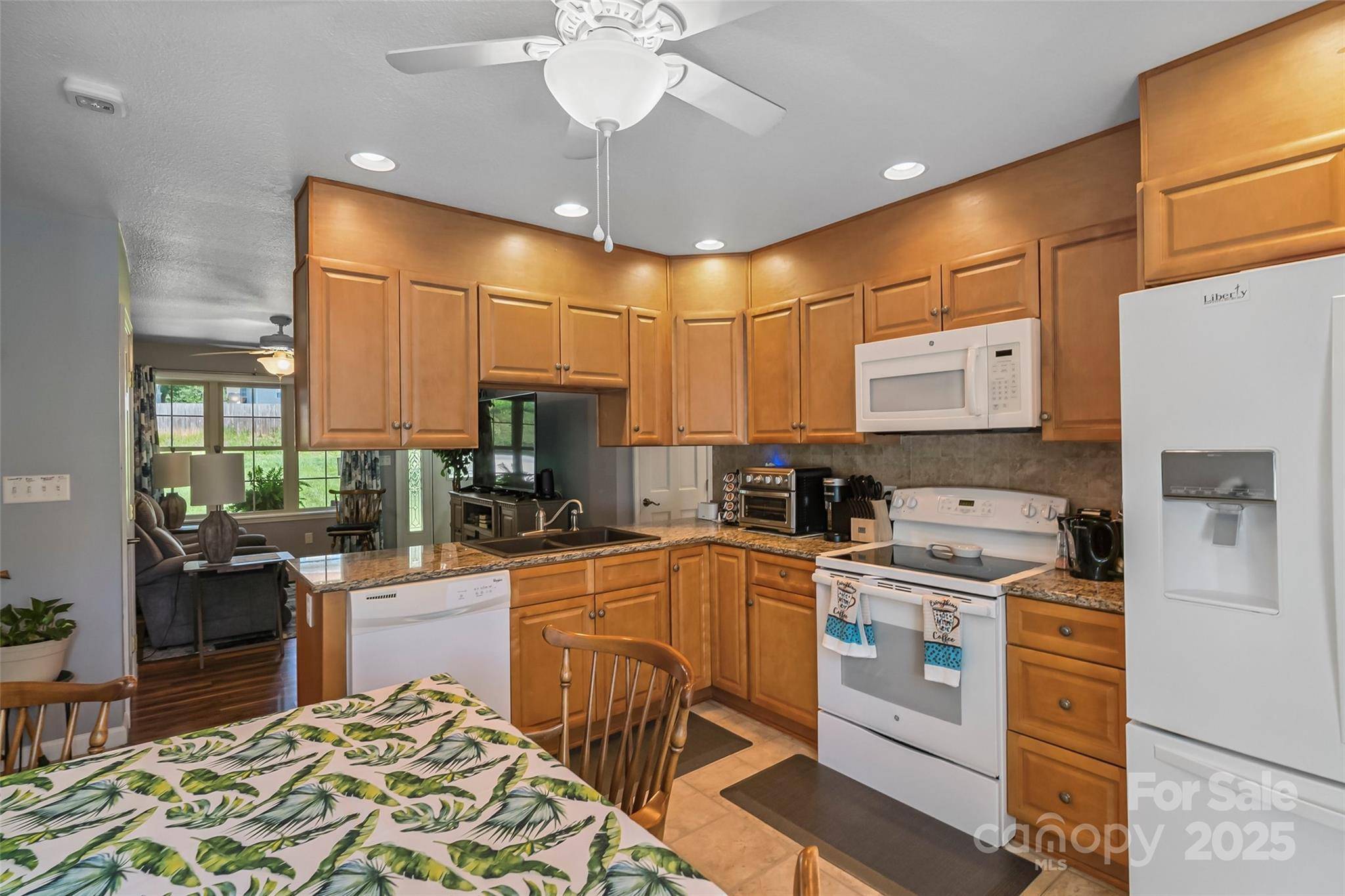 Candler, NC 28715,862 Asbury RD