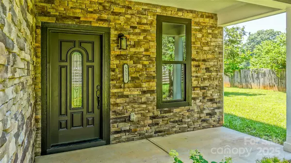 Charlotte, NC 28269,5511 Milhaven LN