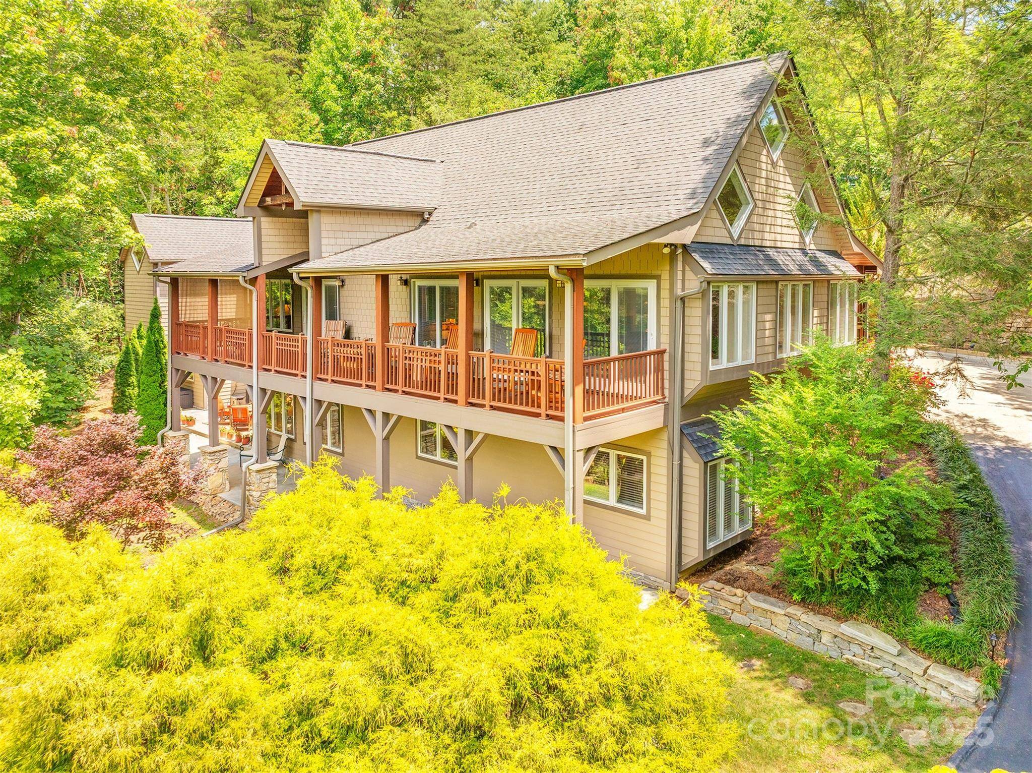 65 Hillcrest DR, Weaverville, NC 28787
