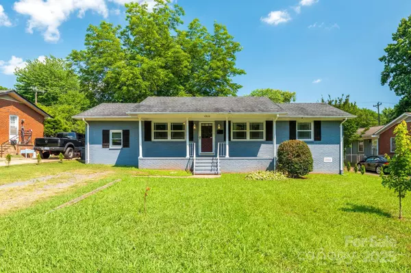 4930 Crestmont DR, Charlotte, NC 28205