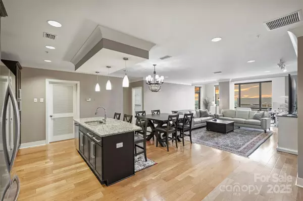 Charlotte, NC 28202,222 S Caldwell ST #1812
