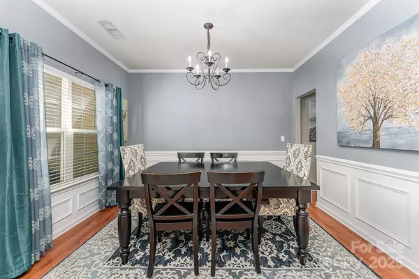 9006 Gailes DR, Charlotte, NC 28278