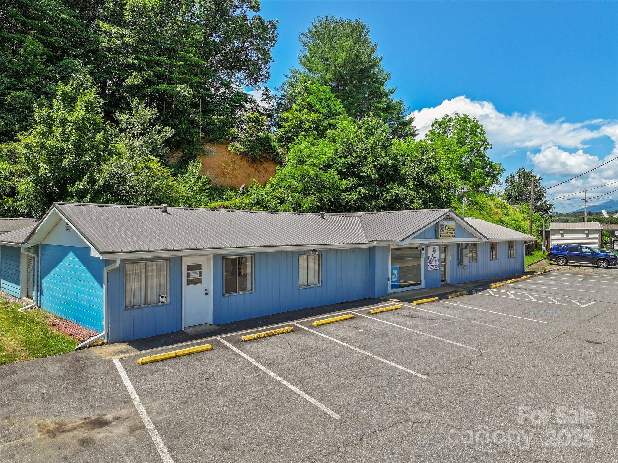 Clyde, NC 28721,8275 Carolina BLVD