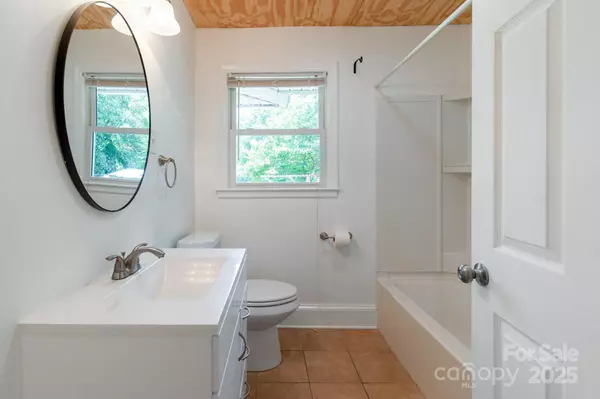 Pineville, NC 28134,810 Lakeview DR