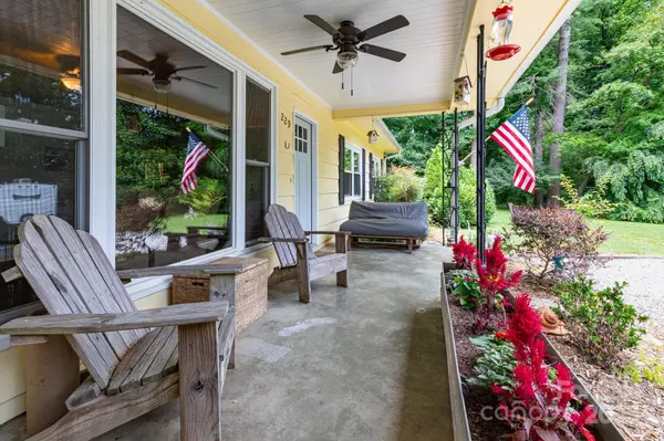 Hendersonville, NC 28739,229 Ewart DR