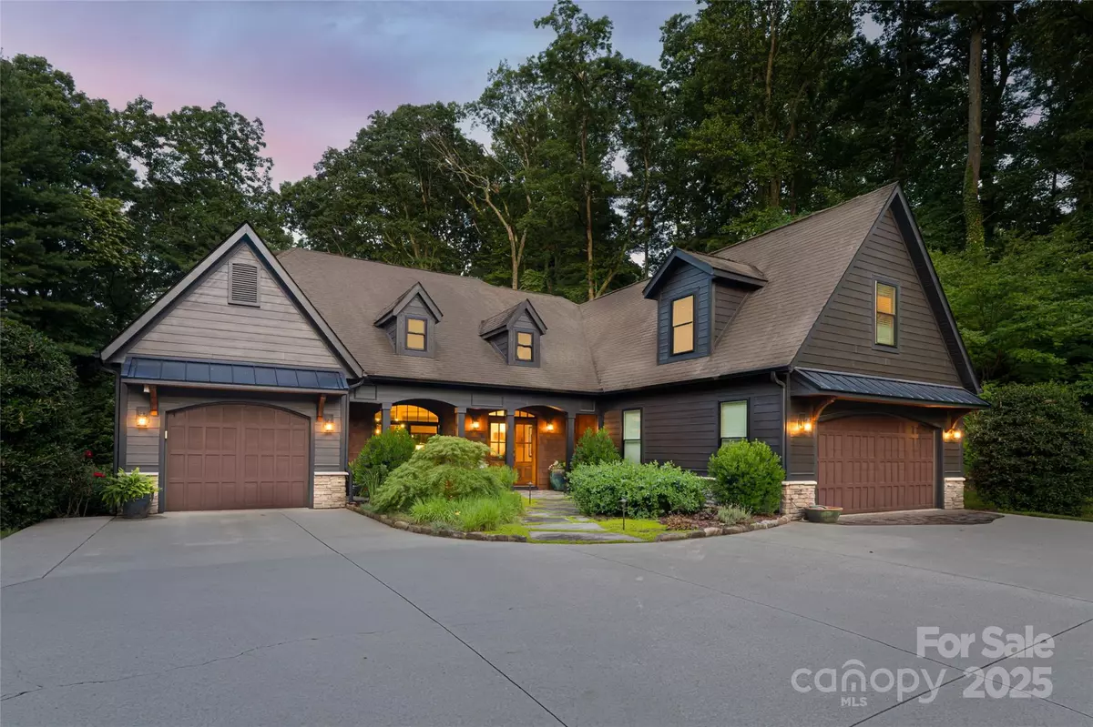 Hendersonville, NC 28739,300 White Pine DR