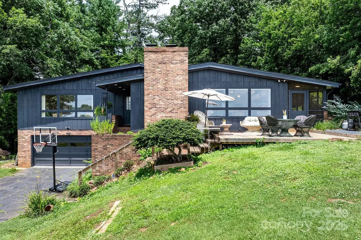Hickory, NC 28601,109 Joe Teague RD