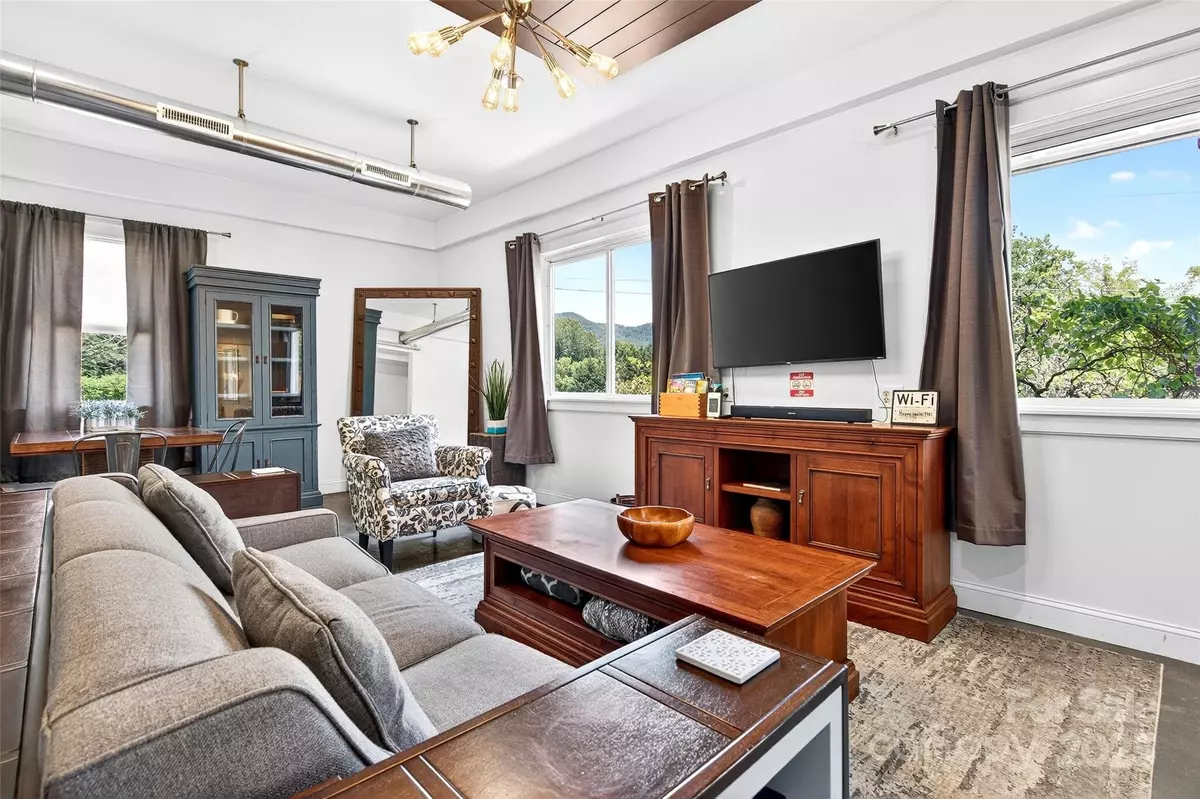 Swannanoa, NC 28778,626 Old Lytle Cove RD