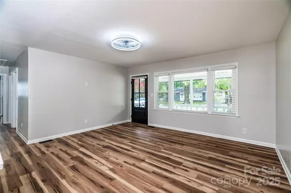 Gastonia, NC 28054,305 Linden CIR