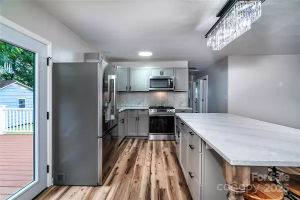 Gastonia, NC 28054,305 Linden CIR