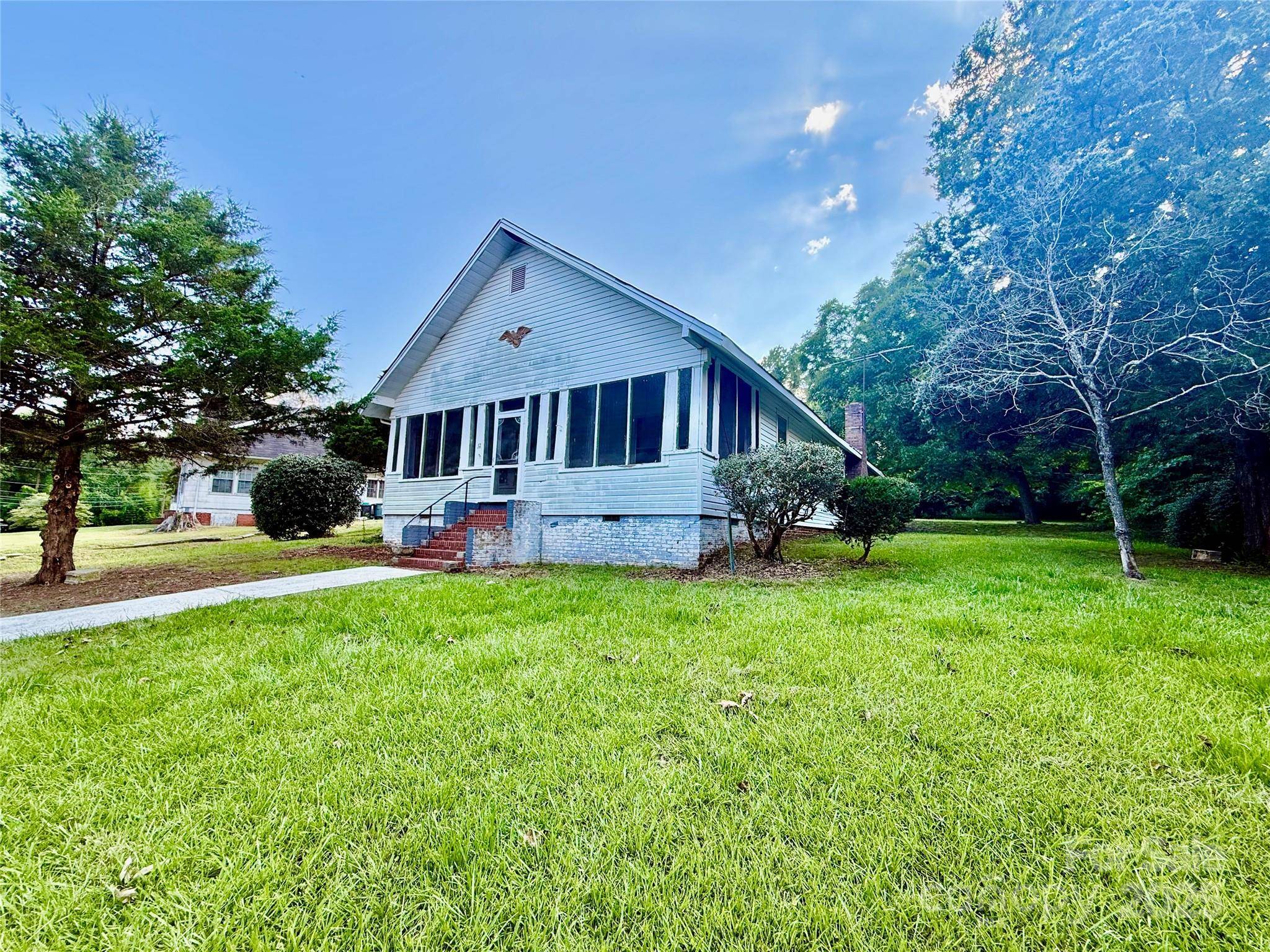 32 Pinecrest AVE, Great Falls, SC 29055