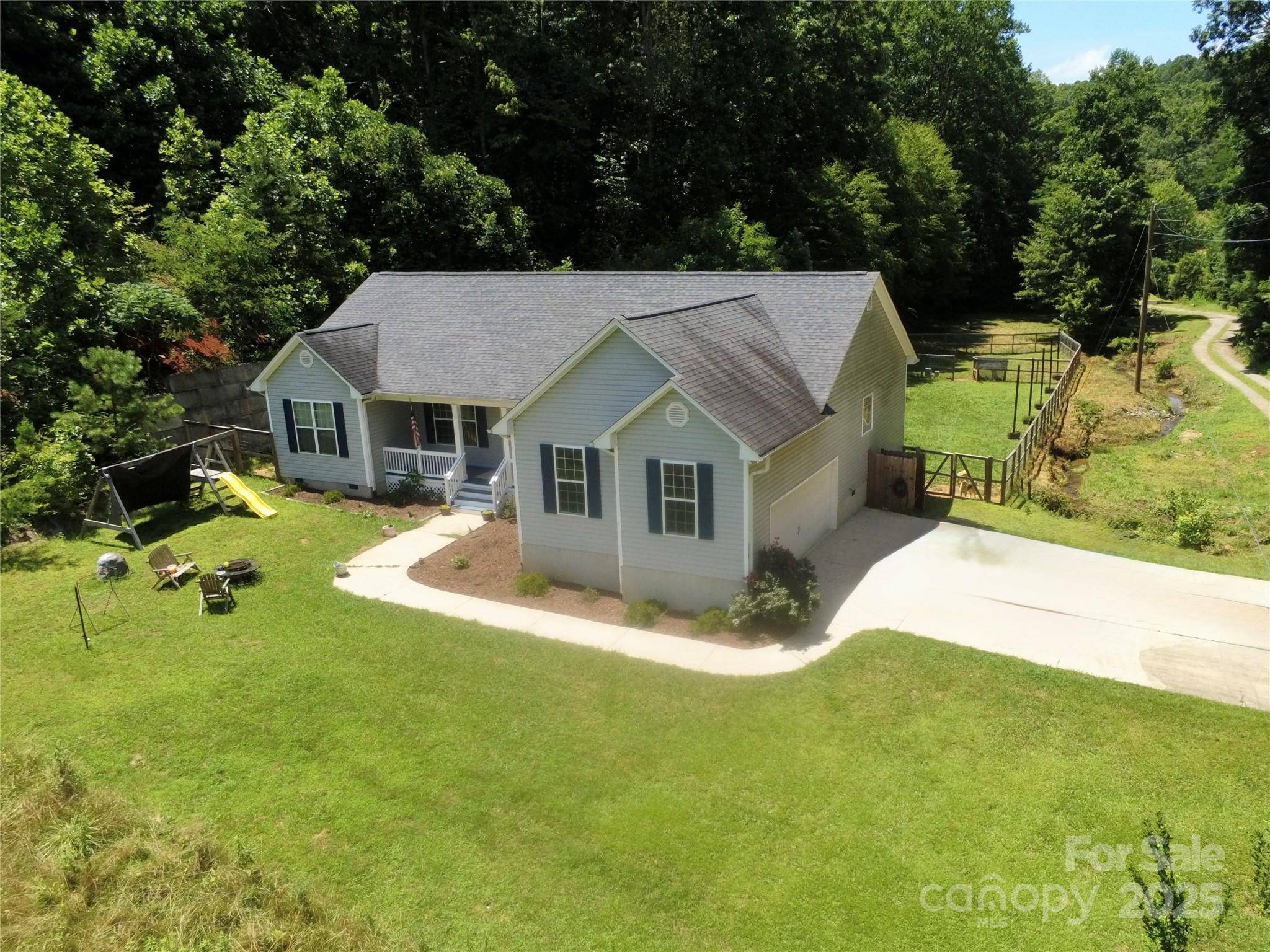 425 Little Cove Creek DR, Saluda, NC 28773