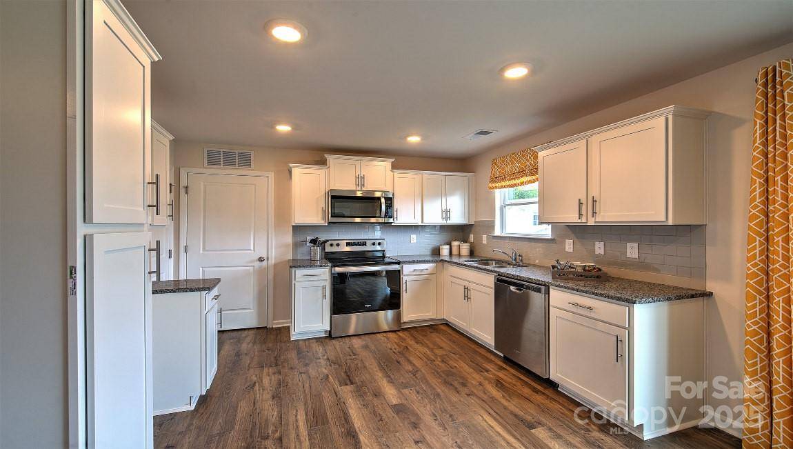 Waynesville, NC 28785,63 Clear Creek LN